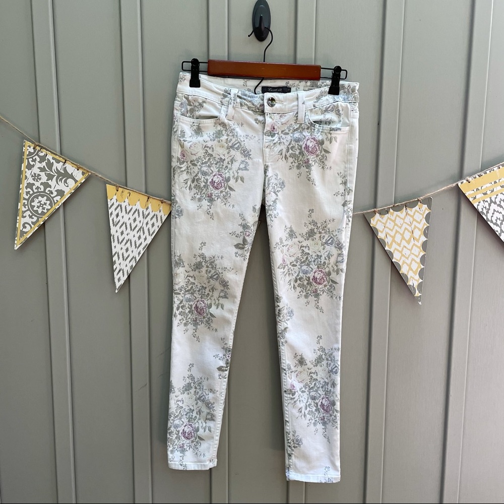 Level 99 Janice Ultra Skinny White Floral Jeans 27